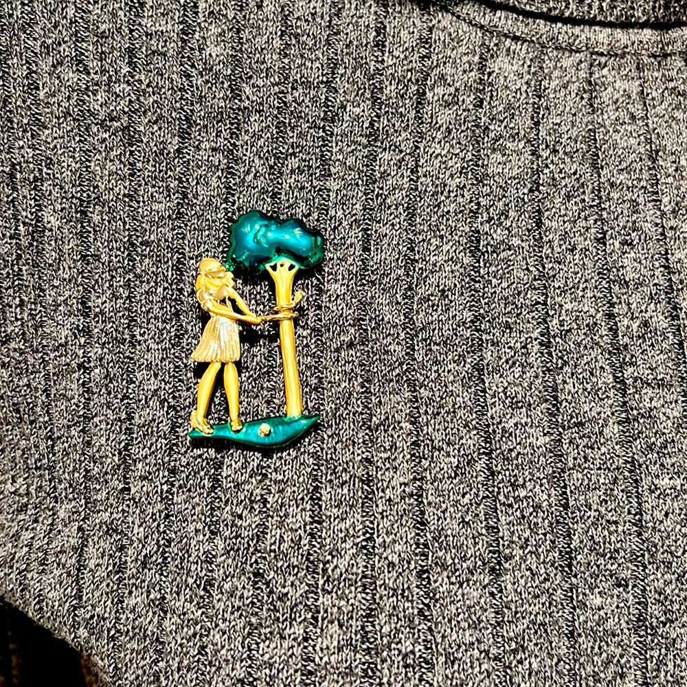 Ladies Golf Pin 2”. Excellent condition. - Picture 2 of 4